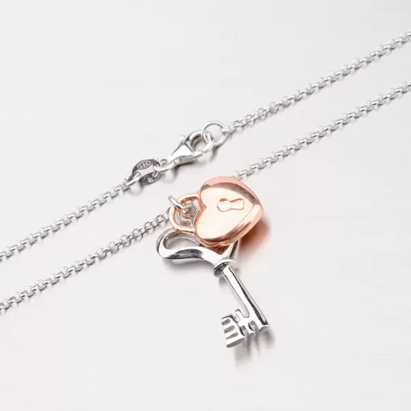 Náhrdelník s kľúčom a zámkom v tvare srdca N1502165-1628-SLX
