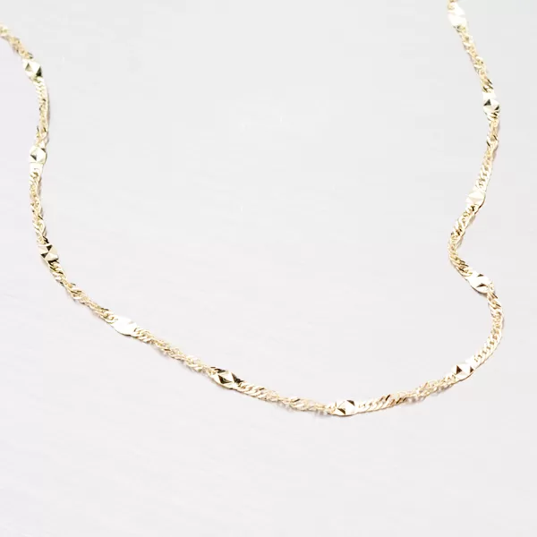 Zlatá retiazka zdobená gravírovanými plôškami 45-1699