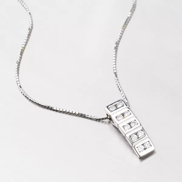 Prívesok so zirkónmi DZ2058B