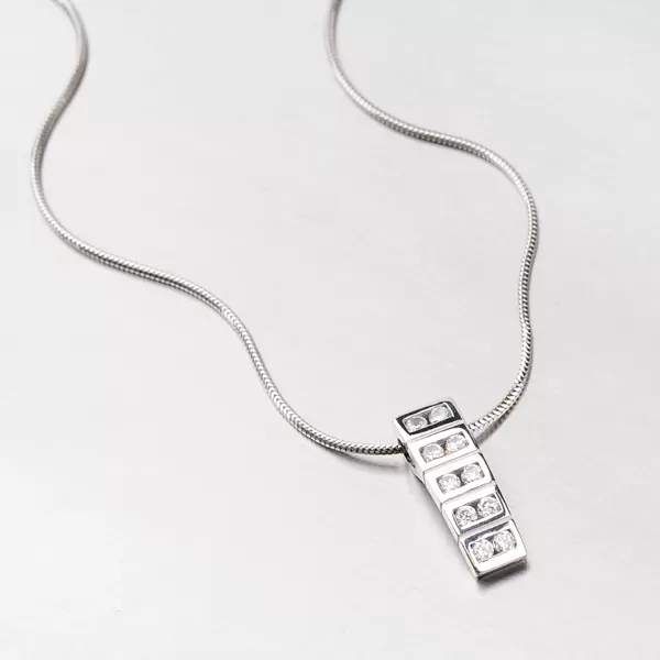 Prívesok so zirkónmi DZ2058B