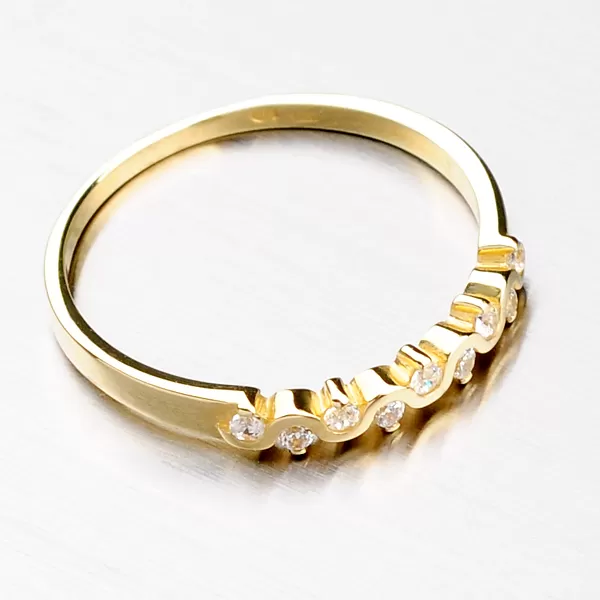 Krásny prsteň so zirkónmi DZ2086ZL