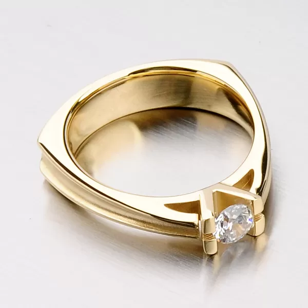 Krásny prsteň so zirkónmi DZ1992ZL