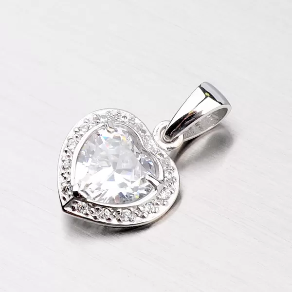 Žiarivý prívesok so zirkónmi DZ1810B