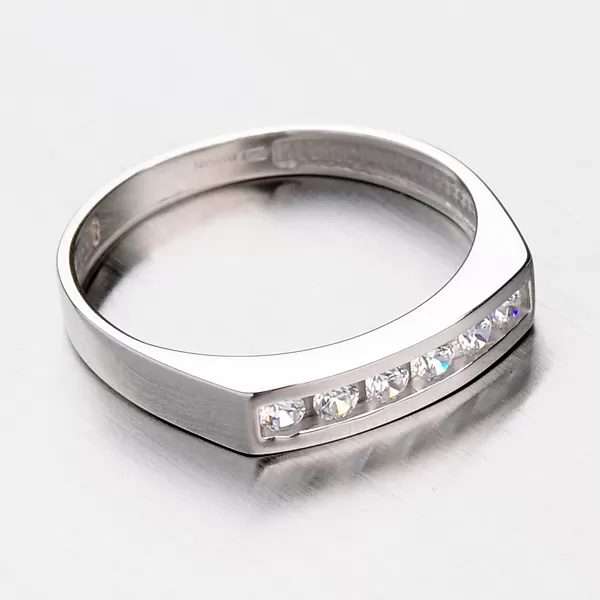 Zlatý prsteň so zirkónmi DZ1863B