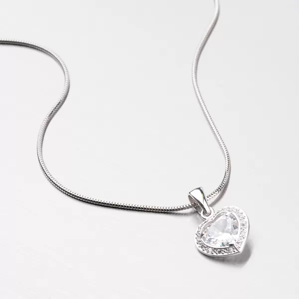 Žiarivý prívesok so zirkónmi DZ1810B