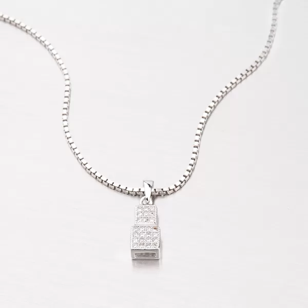 Prívesok strieborný so zirkónmi AP178