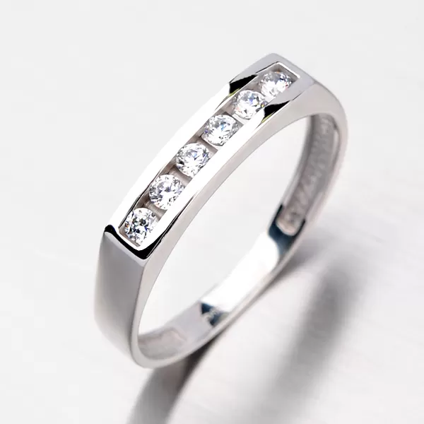 Zlatý prsteň so zirkónmi DZ1863B