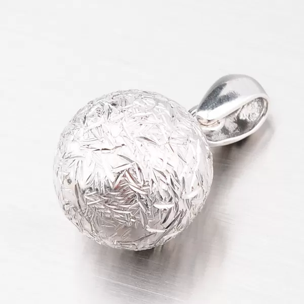 Elegantný strieborný prívesok MPN9102D18