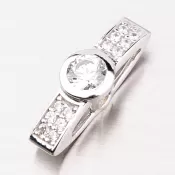 Strieborný prívesok so zirkónmi ORT1-P