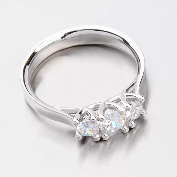 Elegantný zlatý prsteň so zirkónmi DZ1924B