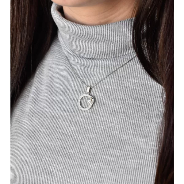 Strieborný prívesok s kryštálmi Swarovski biely kruh 34215.1