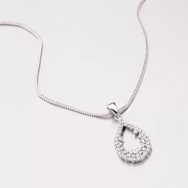 Zlatý prívesok so zirkónmi 147-1020