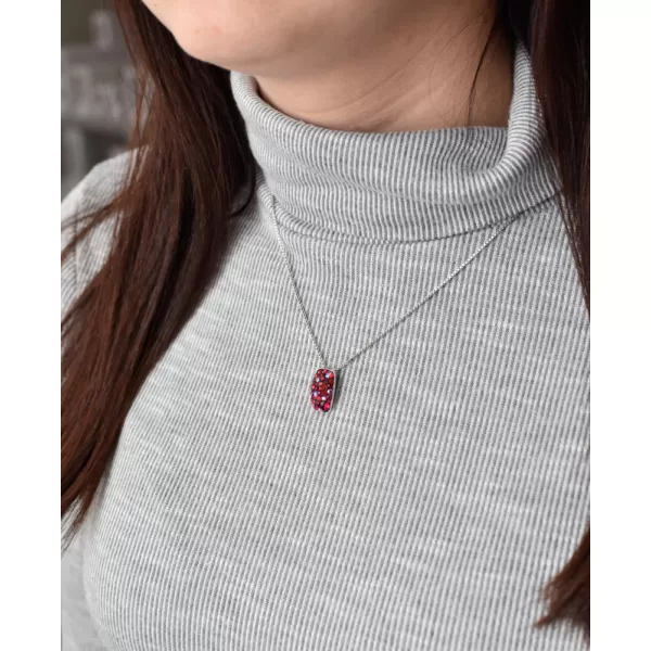 Strieborný prívesok s kryštálmi Swarovski červený obdĺžnik 34194.3 cherry
