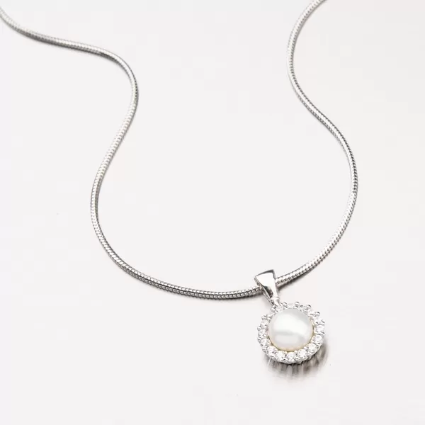 Prívesok s perlou a zirkónmi 13-208