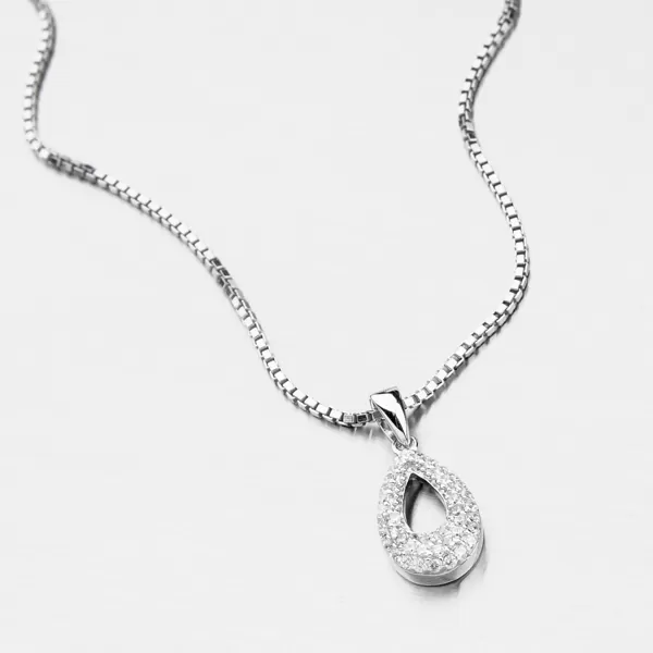 Strieborný prívesok so zirkónmi AP436