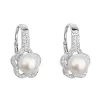 Strieborné náušnice visiace s bielou riečnou perlou 21046.1