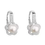 Strieborné náušnice visiace s bielou riečnou perlou 21046.1