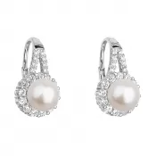 Strieborné náušnice visiace s bielou riečnou perlou 21047.1