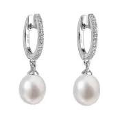 Strieborné náušnice visiace s bielou riečnou perlou 21002.1