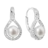 Strieborné náušnice visiace s bielou riečnou perlou 21053.1