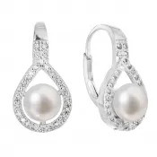 Strieborné náušnice visiace s bielou riečnou perlou 21053.1