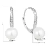 Strieborné náušnice visiace s bielou riečnou perlou 21061.1