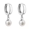 Strieborné náušnice visiace s bielou riečnou perlou 21008.1