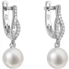 Strieborné náušnice visiace s bielou riečnou perlou 21027.1