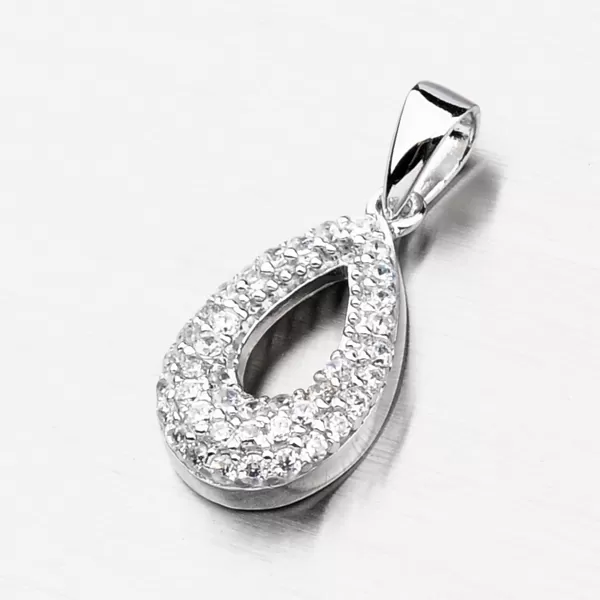 Strieborný prívesok so zirkónmi AP436