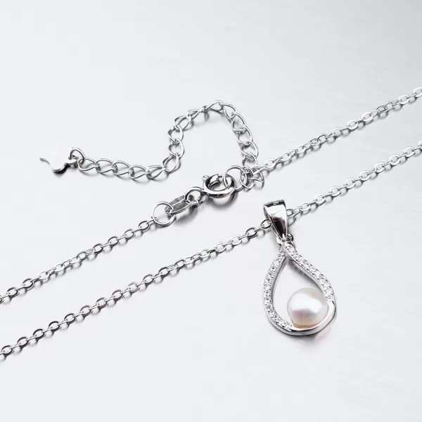 Strieborný náhrdelník s perlou SST-15984