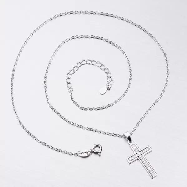 Strieborný náhrdelník s krížikom SST-151033