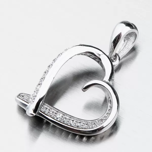 Strieborné srdce so zirkónmi HST-13109