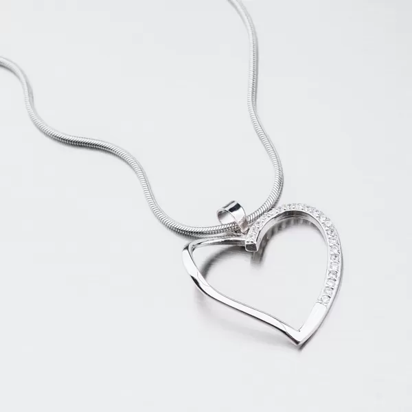 Strieborné srdce so zirkónmi HST-13280