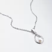 Strieborný náhrdelník s perlou SST-15984