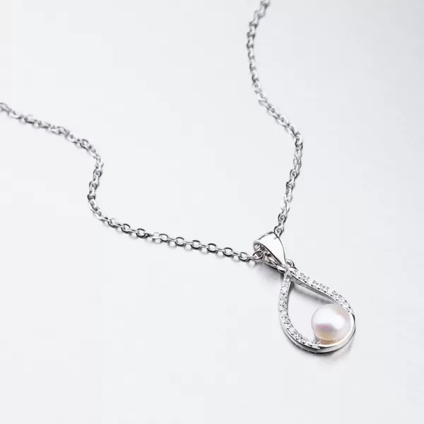 Strieborný náhrdelník s perlou SST-15984