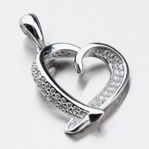 Strieborné srdce so zirkónmi HST-13109