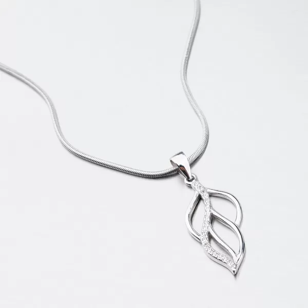 Strieborný prívesok HST-13140