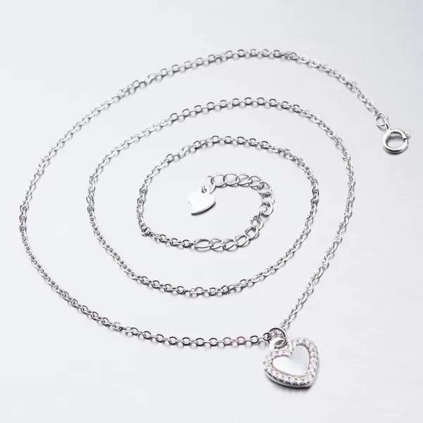 Strieborný náhrdelník so zirkónmi SST-151106