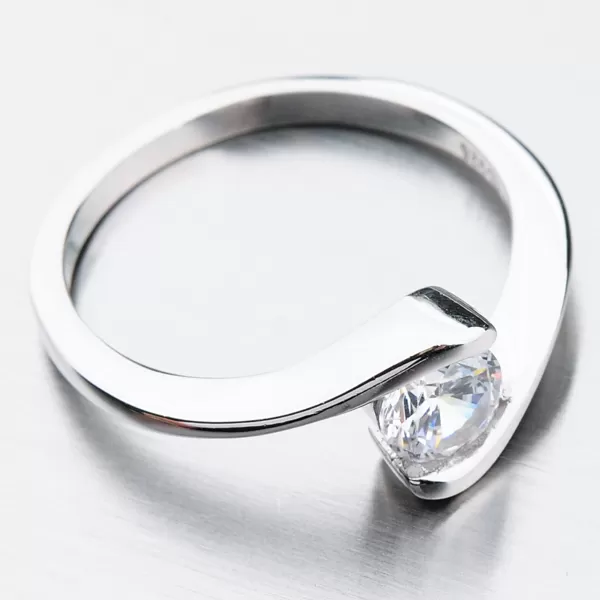 Strieborný prsteň so zirkónmi GST-11367