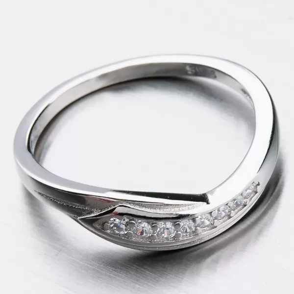 Strieborný prsteň so zirkónmi GST-11297