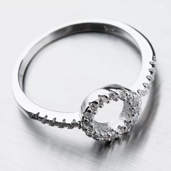 Strieborný prsteň so zirkónmi GST-11270