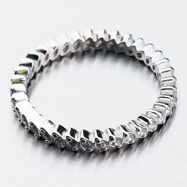 Strieborný prsteň so zirkónmi GST-11376