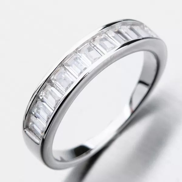 Strieborný prsteň so zirkónmi GST-11242