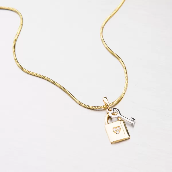 Zlatý prívesok so zirkónmi 43-21255