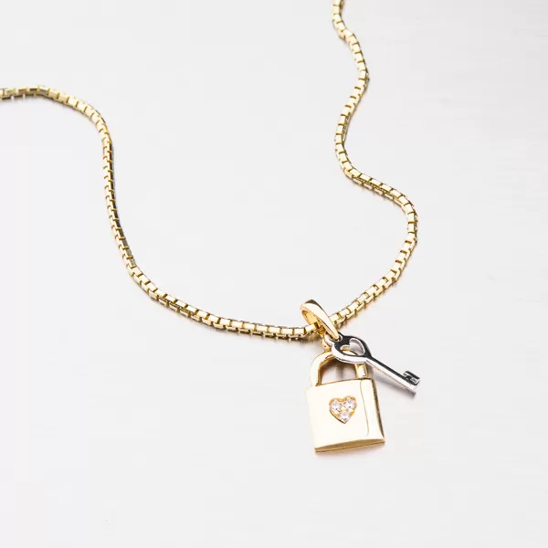 Zlatý prívesok so zirkónmi 43-21255