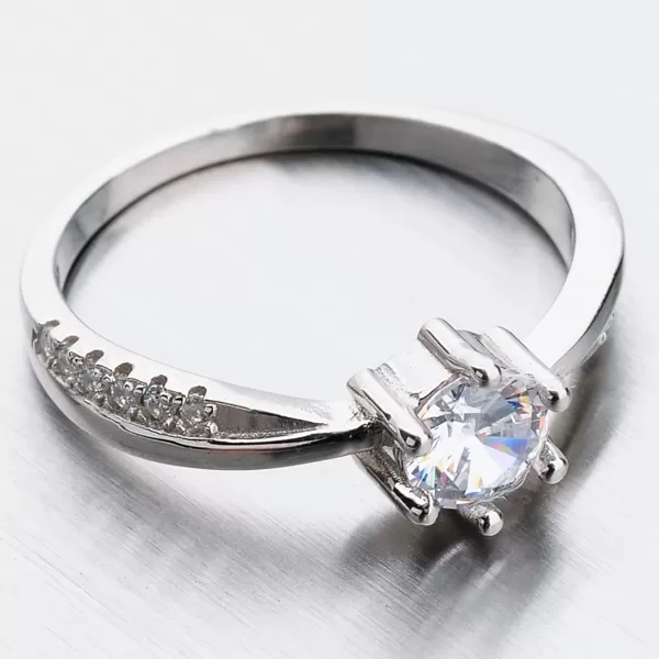 Strieborný prsteň so zirkónmi GST-11304