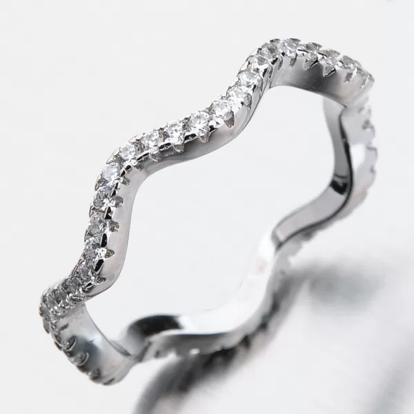 Strieborný prsteň so zirkónmi GST-11226