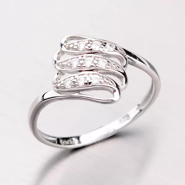 Zlatý prsteň so zirkónmi 41-NP133B