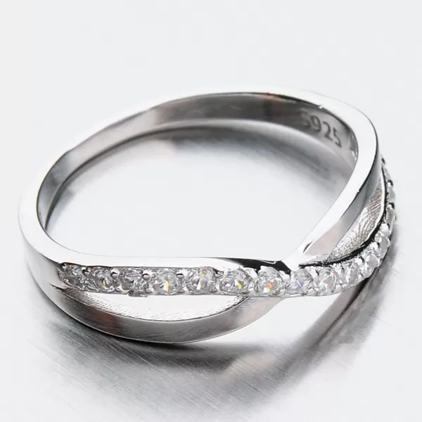 Strieborný prsteň so zirkónmi GST-11228