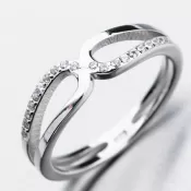 Strieborný prsteň so zirkónmi GST-11257